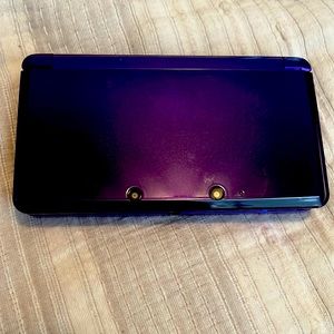 Nintendo 3DS with 8 games and charger. Includes bumpers for a Nintendo switch
